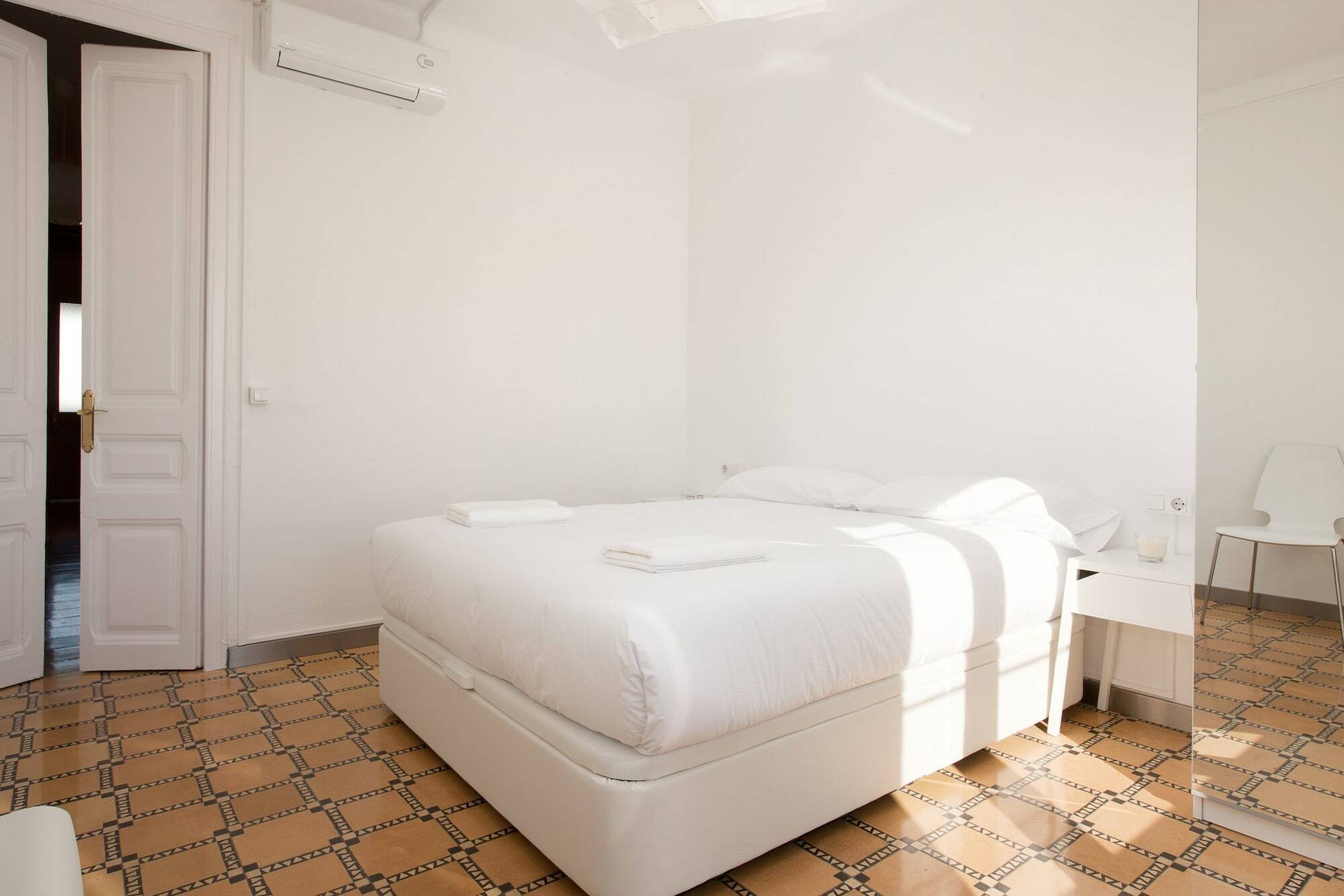 Barnapartments Basic Gracia Барселона Экстерьер фото